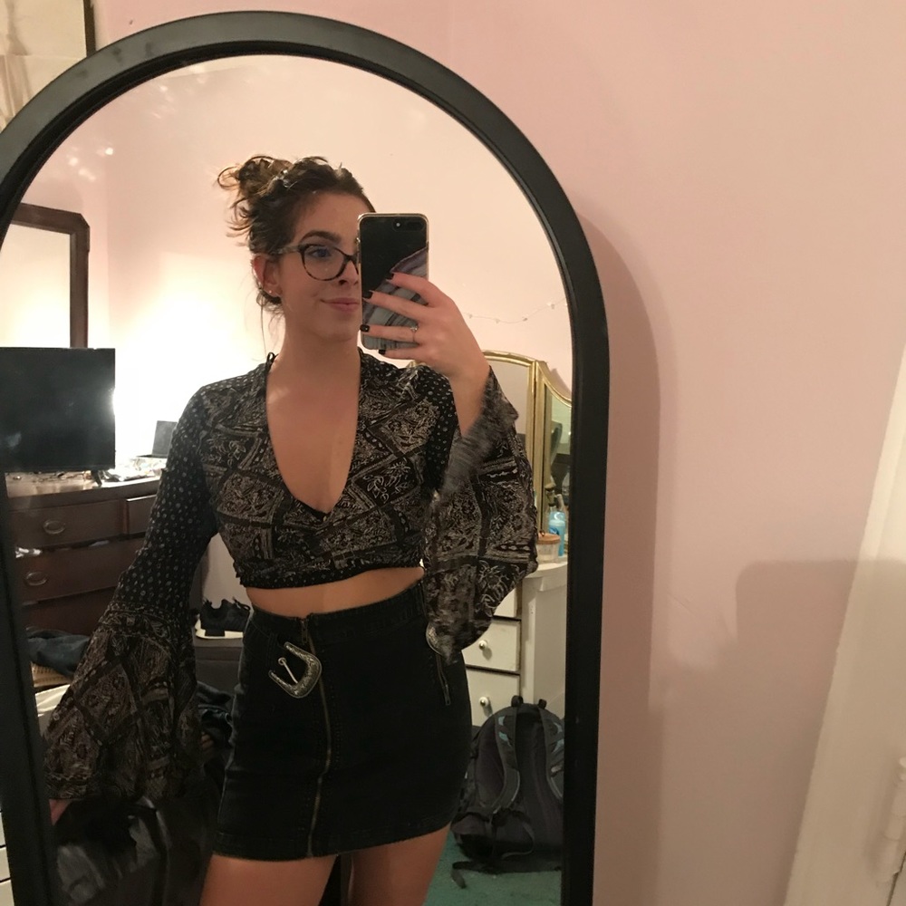 Vestique tie around crop top